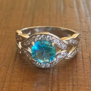 Size 7 fashion ring!